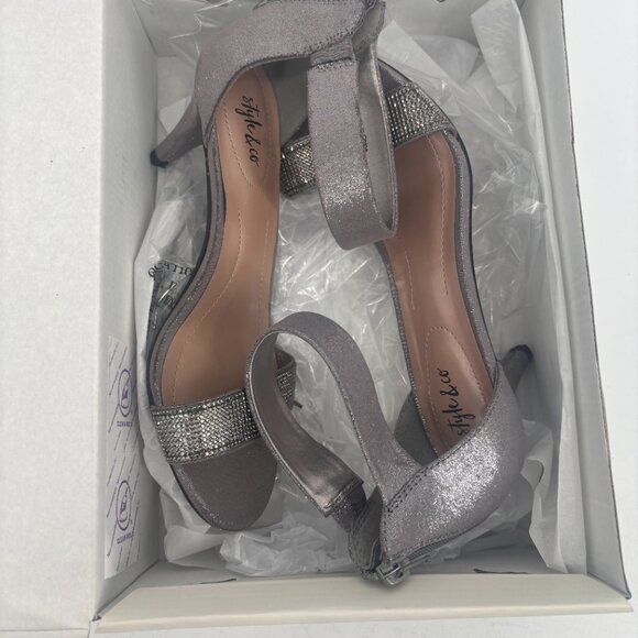 Elegant Silver Heels - Picture 4 of 5